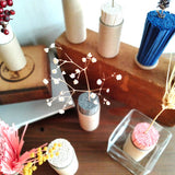 すべて手作りのドライフラワーと紙製花器の1セット