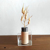 すべて手作りのドライフラワーと紙製花器の1セット